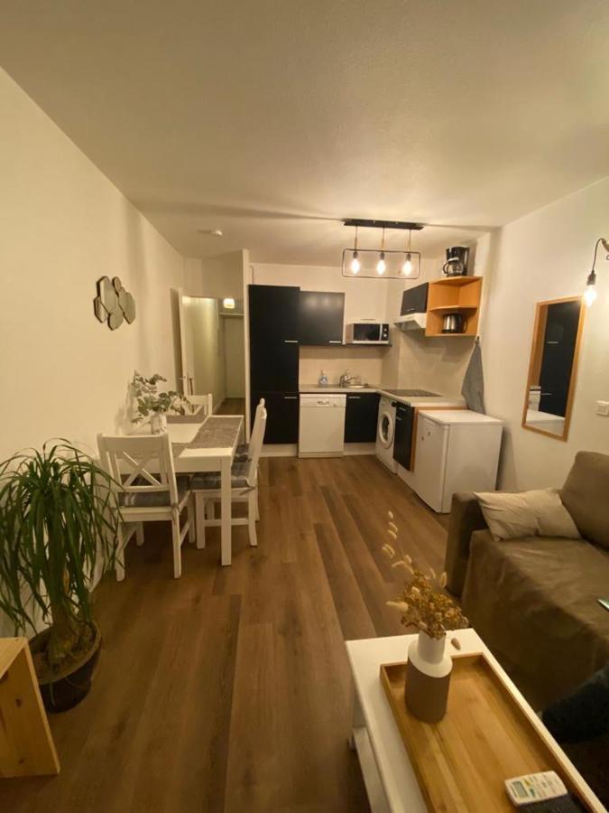 Appartement Avec Piscine 5 Min A Pieds Des Plages 발로리스 외부 사진